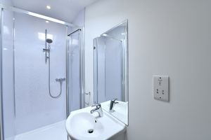 Ensuite shower room- click for photo gallery